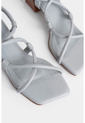 Sandalia Tacón Calatea De Cuero Para Mujer Strap Tubular Sandalia Tacón Calatea De Cuero Para Mujer Strap Tubular Gris 34 VÉLEZ