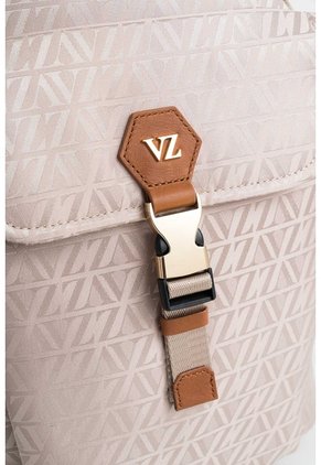 Morral Bloom 2 Jacquard Monograma VZ Para Mujer Porta Trolley Morral Bloom 2 Jacquard Monograma VZ Para Mujer Porta Trolley Beige VÉLEZ