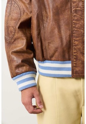 Chaqueta Bomber En Cuero Envejecido Para Hombre Chaqueta Bomber En Cuero Envejecido Para Hombre Cafe XS VÉLEZ