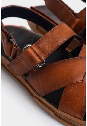 Sandalia Plana Monet De Cuero Para Hombre Capellada Cruzada Sandalia Plana Monet De Cuero Para Hombre Capellada Cruzada Miel 42 VÉLEZ