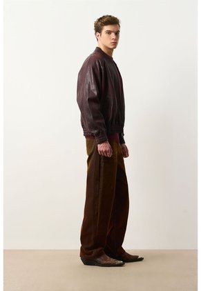 Chaqueta Bomber En Cuero Texturizado Para Hombre Calypso Chaqueta Bomber En Cuero Texturizado Para Hombre Calypso Vinotinto M VÉLEZ