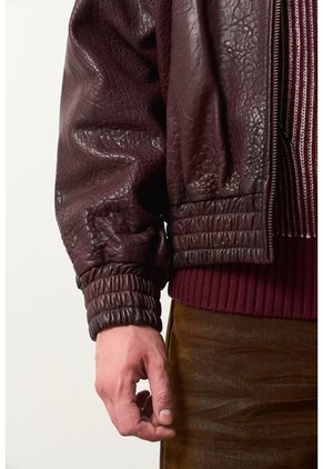 Chaqueta Bomber En Cuero Texturizado Para Hombre Calypso Chaqueta Bomber En Cuero Texturizado Para Hombre Calypso Vinotinto M VÉLEZ