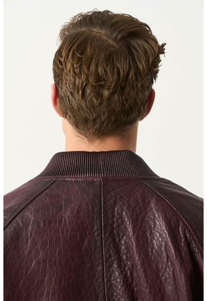 Chaqueta Bomber En Cuero Texturizado Para Hombre Calypso Chaqueta Bomber En Cuero Texturizado Para Hombre Calypso Vinotinto M VÉLEZ