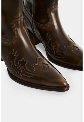 Bota Texana En Cuero Para Mujer Dino Bota Texana En Cuero Para Mujer Dino Tabaco 40 VÉLEZ