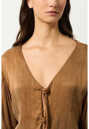 Camisa Kusa Con Efecto Satinado Para Mujer Camisa Kusa Con Efecto Satinado Para Mujer Miel XL VÉLEZ