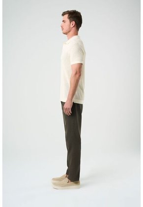 Pantalón Aron En Lino Para Hombre Ribete Cuero Pantalón Aron En Lino Para Hombre Ribete Cuero Verde Oliva 36 VÉLEZ