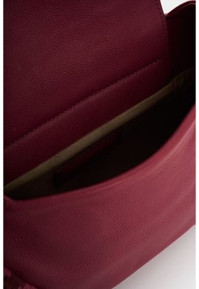 Clutch En Cuero Para Mujer Clutch En Cuero Para Mujer Mora VÉLEZ