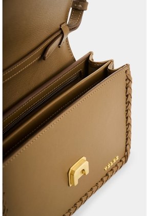 Bandolera Garniel En Cuero Para Mujer Bandolera Garniel En Cuero Para Mujer Tabaco VÉLEZ