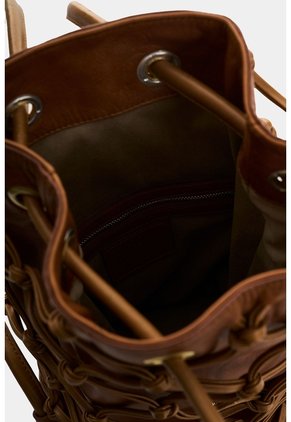 Morral En Cuero Con Tejido Sobrepuesto Para Mujer Lyra Knots Morral En Cuero Con Tejido Sobrepuesto Para Mujer Lyra Knots Miel VÉLEZ