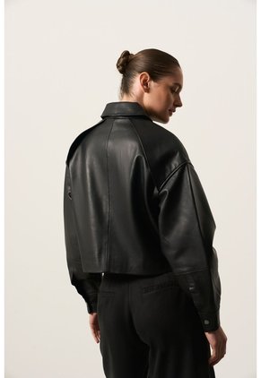Chaqueta Boxy En Cuero Para Mujer Cayena Chaqueta Boxy En Cuero Para Mujer Cayena Negro XXL VÉLEZ