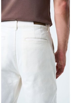 Pantalón Apis En Drill Para Hombre Silueta Baggy Pantalón Apis En Drill Para Hombre Silueta Baggy Crema 32 VÉLEZ