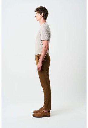 Pantalón Chino Italo Para Hombre Semifitted Pantalón Chino Italo Para Hombre Semifitted Cafe 28 VÉLEZ