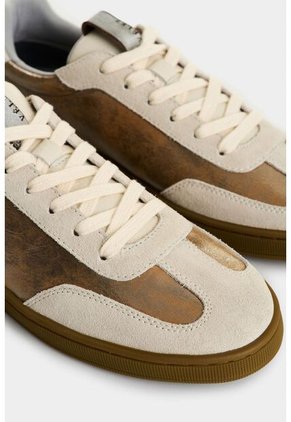 Tenis Astra De Cuero Folia Para Mujer Detalles Gamuzados Tenis Astra De Cuero Folia Para Mujer Detalles Gamuzados Plata 41 VÉLEZ