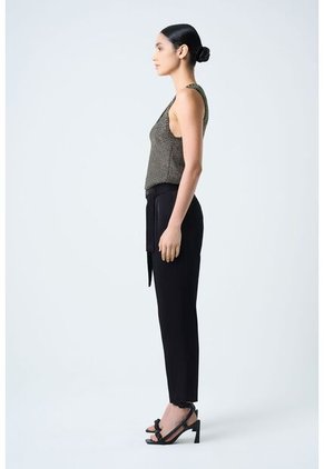 Pantalón Casiopea En Tejido Plano Para Mujer Efecto Brillo Pantalón Casiopea En Tejido Plano Para Mujer Efecto Brillo Negro 12 VÉLEZ