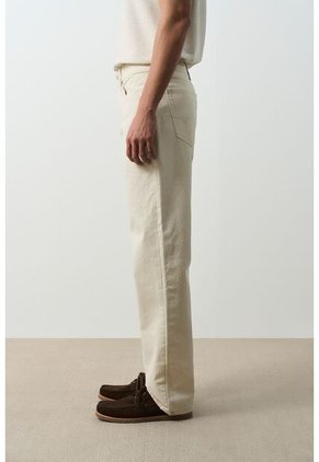 Jean Astu Para Hombre Relaxed Fit Jean Astu Para Hombre Relaxed Fit Kaky 30 VÉLEZ