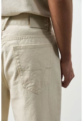 Jean Astu Para Hombre Relaxed Fit Jean Astu Para Hombre Relaxed Fit Kaky 30 VÉLEZ