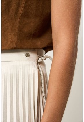 Falda Wrap Plisada Para Mujer Lumbre Falda Wrap Plisada Para Mujer Lumbre Crema 10 VÉLEZ