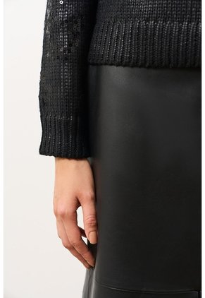 Sweater Tejido De Cuello Alto Para Mujer Nacarina Sweater Tejido De Cuello Alto Para Mujer Nacarina Negro XL VÉLEZ