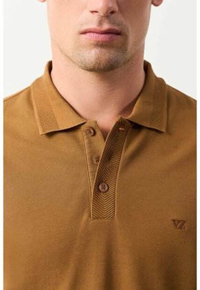 Polo Para Hombre Semi Fit Detalle Jacquard Polo Para Hombre Semi Fit Detalle Jacquard Miel XS VÉLEZ