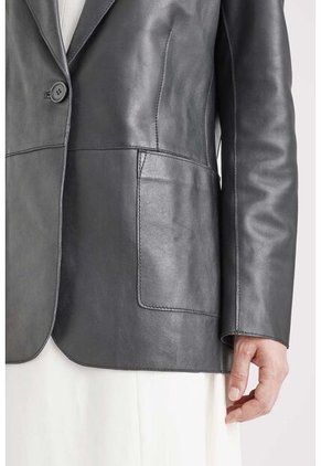 Blazer Astromelia En Cuero Ovino Para Mujer Silueta Recta Blazer Astromelia En Cuero Ovino Para Mujer Silueta Recta Negro S VÉLEZ