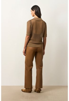Polo Tejida Lascar Para Mujer Fit Holgado Polo Tejida Lascar Para Mujer Fit Holgado Miel M VÉLEZ