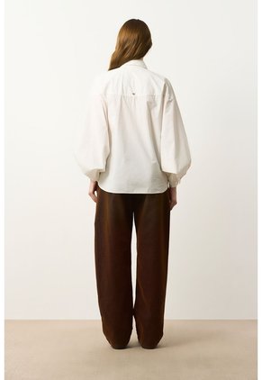 Camisa Tipo Globo Para Mujer Bila Camisa Tipo Globo Para Mujer Bila Crema M VÉLEZ