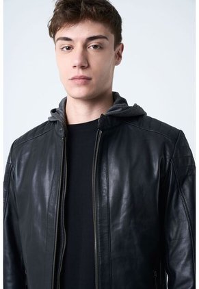 Chaqueta Belmont 2 De Cuero Liso Para Hombre Semi Ajustada Chaqueta Belmont 2 De Cuero Liso Para Hombre Semi Ajustada Negro S VÉLEZ