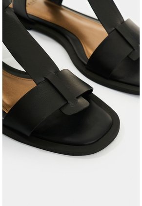 Sandalia Plana En Cuero Para Mujer Paracas Sandalia Plana En Cuero Para Mujer Paracas Negro 35 VÉLEZ
