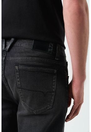 Jean Vireo Semi Fitted Para Hombre Detalles Cuero Jean Vireo Semi Fitted Para Hombre Detalles Cuero Negro 34 VÉLEZ