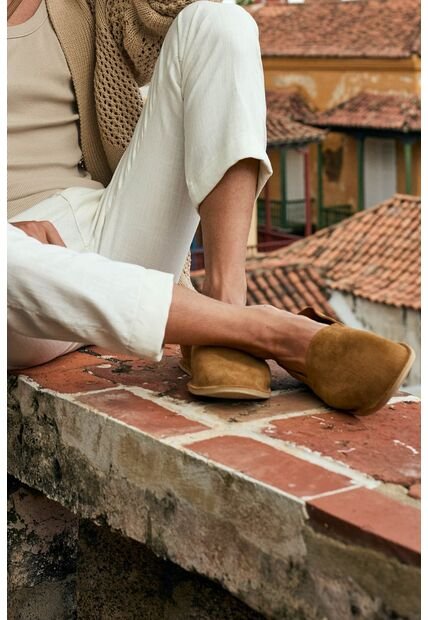 Mocasines Pacify 2 De Cuero Gamuzado Para Hombre Silueta Slipper Mocasines Pacify 2 De Cuero Gamuzado Para Hombre Silueta Slipper Miel 38 VÉLEZ