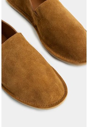 Mocasines Pacify 2 De Cuero Gamuzado Para Hombre Silueta Slipper Mocasines Pacify 2 De Cuero Gamuzado Para Hombre Silueta Slipper Miel 38 VÉLEZ