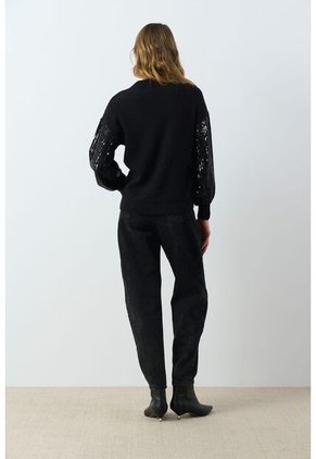 Sweater Tejido Oversized Para Mujer Nácar Sweater Tejido Oversized Para Mujer Nácar Negro M VÉLEZ