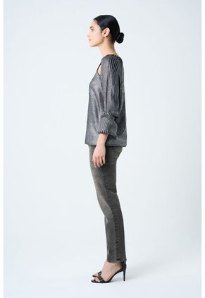 Jean Grey Silueta Mom Fit De Algodón Para Mujer Detalles Cuero Jean Grey Silueta Mom Fit De Algodón Para Mujer Detalles Cuero Gris 12 VÉLEZ