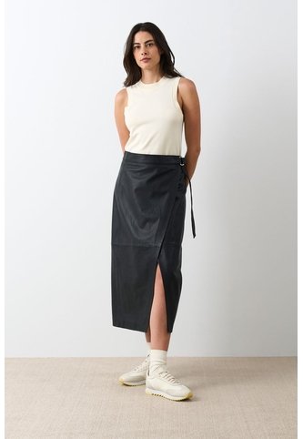 Falda Liora De Cuero Para Mujer Semi Ajustada Falda Liora De Cuero Para Mujer Semi Ajustada Negro 12 VÉLEZ Vélez