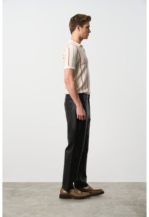 Pantalón Semi Fitted De Cuero Para Hombre Sole Pantalón Semi Fitted De Cuero Para Hombre Sole Negro 38 VÉLEZ