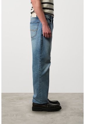 Jean Regular Fit Para Hombre Brisa Jean Regular Fit Para Hombre Brisa Azul Claro 34 VÉLEZ