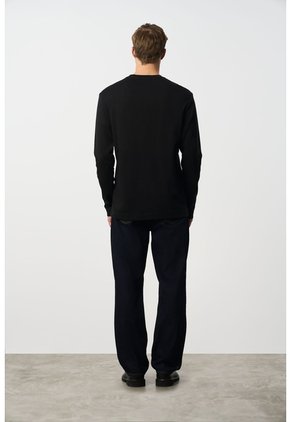 Camiseta Tejida Manga Larga Para Hombre Sabina Camiseta Tejida Manga Larga Para Hombre Sabina Negro S VÉLEZ