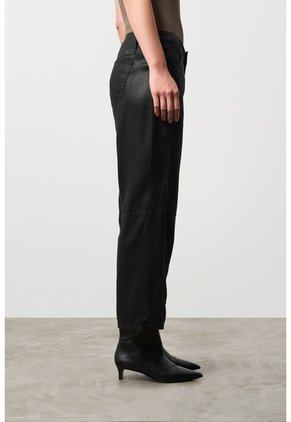 Jean Confort Silueta Barrel Para Mujer Solaris Jean Confort Silueta Barrel Para Mujer Solaris Negro 12 VÉLEZ
