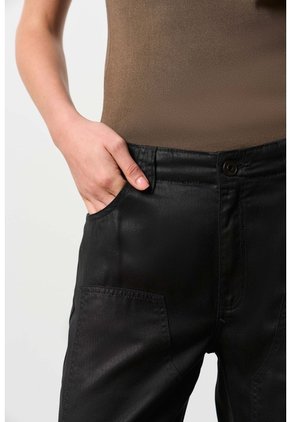 Jean Confort Silueta Barrel Para Mujer Solaris Jean Confort Silueta Barrel Para Mujer Solaris Negro 12 VÉLEZ
