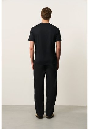 Camiseta Pacífico Manga Corta Para Hombre Semi-fitted Camiseta Pacífico Manga Corta Para Hombre Semi-fitted Negro M VÉLEZ