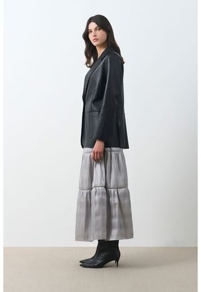 Blazer Astromelia En Cuero Ovino Para Mujer Silueta Recta Blazer Astromelia En Cuero Ovino Para Mujer Silueta Recta Negro S VÉLEZ