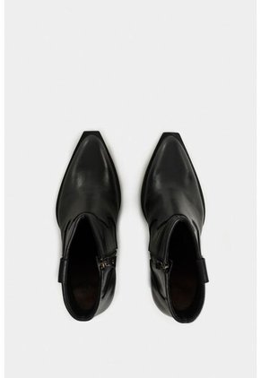 Botines Tatacoa De Cuero Para Mujer Detalle En Millaré Botines Tatacoa De Cuero Para Mujer Detalle En Millaré Negro 39 VÉLEZ