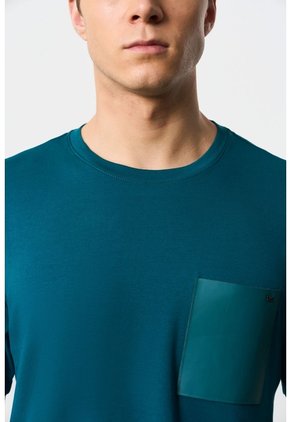 Camiseta En Algodón Para Hombre Bolsillo Cuero Camiseta En Algodón Para Hombre Bolsillo Cuero Azul Aguamarina L VÉLEZ