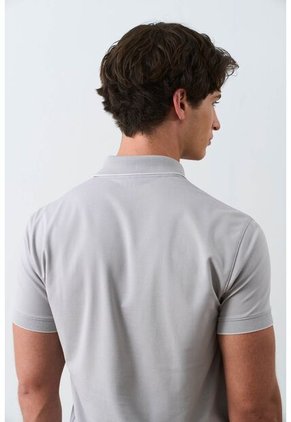 Polo Manga Corta Solan Para Hombre Semi Fitted Polo Manga Corta Solan Para Hombre Semi Fitted Crema L VÉLEZ