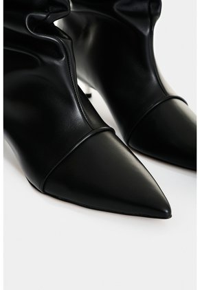 Botín Arizona En Cuero Para Mujer Botín Arizona En Cuero Para Mujer Negro 34 VÉLEZ