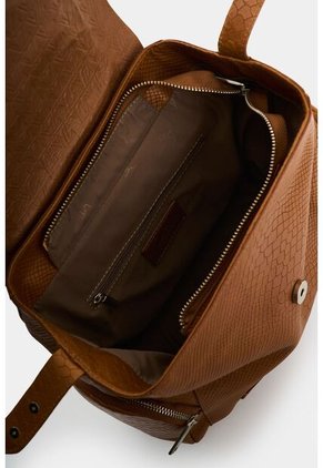 Morral Corina De Cuero Para Mujer Hebillas Metálicas Morral Corina De Cuero Para Mujer Hebillas Metálicas Miel VÉLEZ