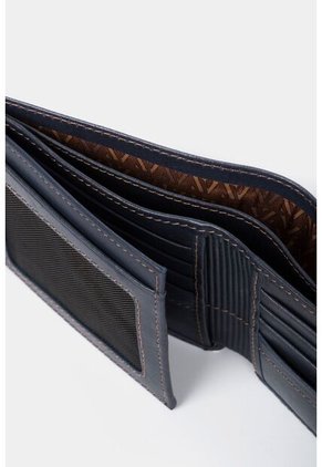 Billetera Humanista De Cuero Para Hombre Costuras Contraste Azul Oscuro Billetera Humanista De Cuero Para Hombre Costuras Contraste Azul Oscuro VÉLEZ
