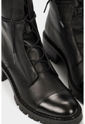 Botines Militar Paramo De Cuero Para Mujer Cordones Negro Botines Militar De Cuero Para Mujer Cordones Negro 34 VÉLEZ