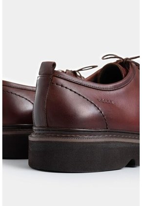 Zapato De Cordón Ambar De Cuero Para Hombre Detalle Costura Contraste Zapato De Cordón Ambar De Cuero Para Hombre Detalle Costura Contraste Vinotinto 40 VÉLEZ