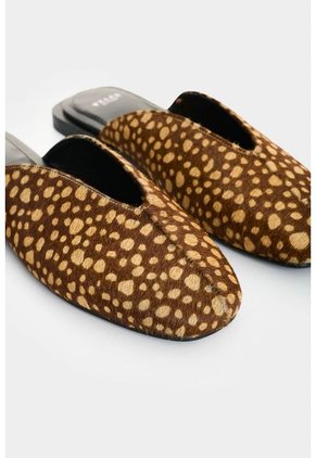 Baleta En Cuero Pelo Print Venado Para Mujer Tipo Mule Baleta En Cuero Pelo Print Venado Para Mujer Tipo Mule Miel 41 VÉLEZ